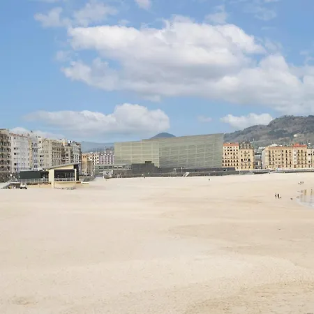 Reformado Con Encanto Junto A La Playa Zurriola, En Donostia - דירה *