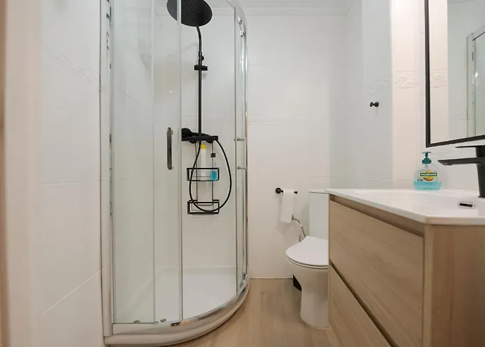 Reformado Con Encanto Junto A La Playa Zurriola, En Donostia -