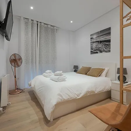 Reformado Con Encanto Junto A La Playa Zurriola, En Donostia -