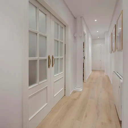 Reformado Con Encanto Junto A La Playa Zurriola, En Donostia - *