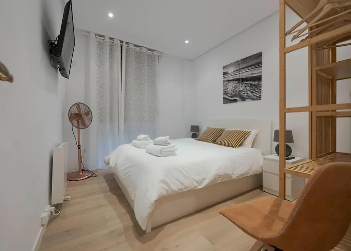 Reformado Con Encanto Junto A La Playa Zurriola, En Donostia -