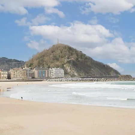 Acogedor Frente A La Playa Zurriola En * San Sebastian